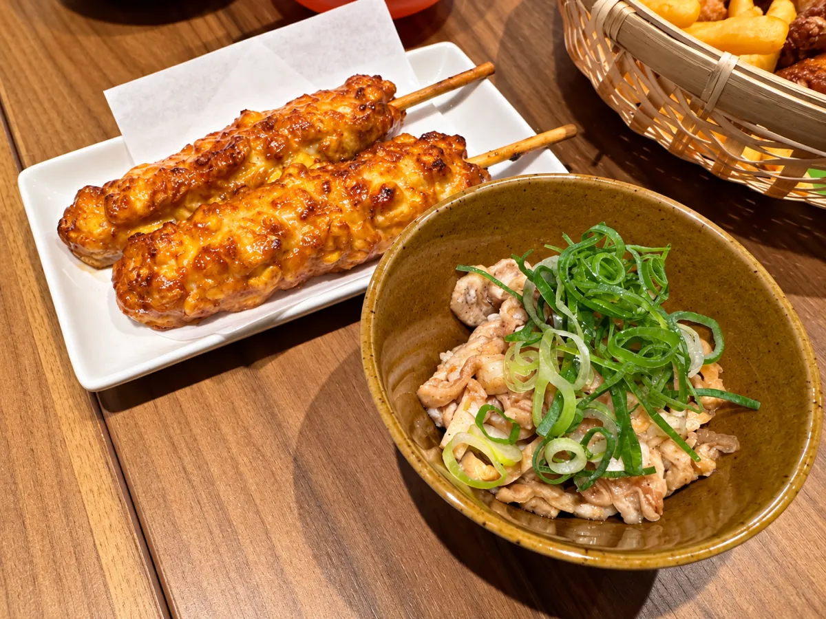 おいしい料理と お酒を囲んで、 みんなで楽しむ 賑やかな夜。